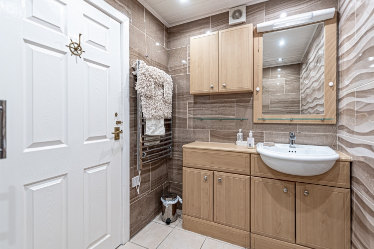 Spin Drift Bathroom