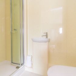 Hendy Tyddyn Mon Bathroom