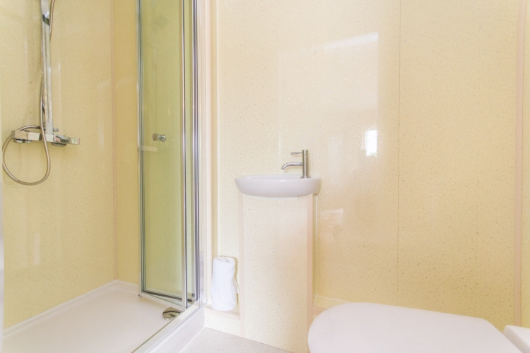 Hendy Tyddyn Mon Bathroom