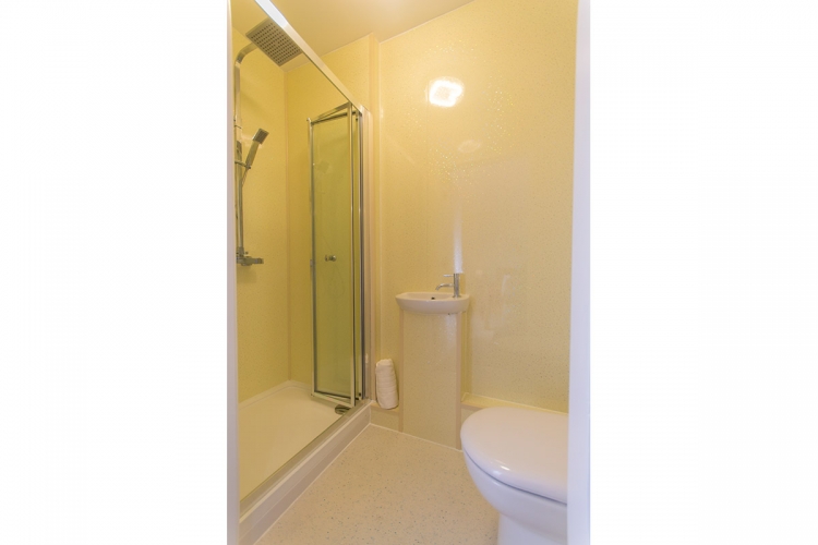 Hendy Tyddyn Mon Bathroom