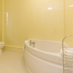 Hendy Tyddyn Mon Bathroom