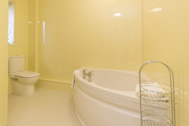 Hendy Tyddyn Mon Bathroom