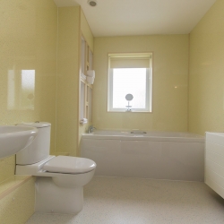 Hendy Tyddyn Mon Bathroom
