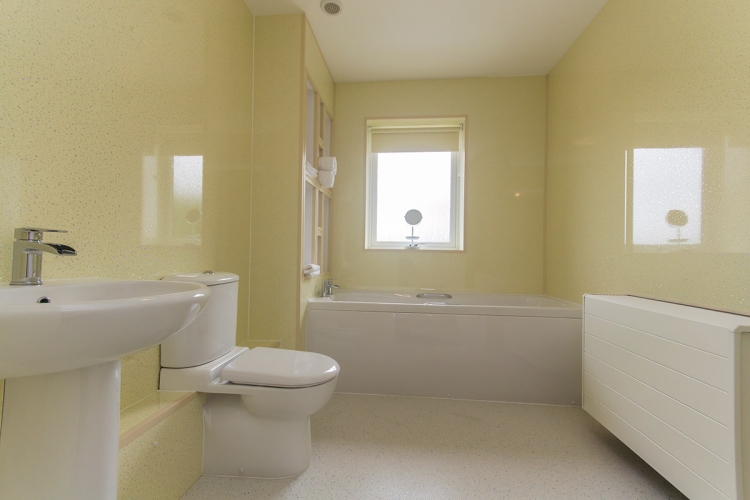 Hendy Tyddyn Mon Bathroom