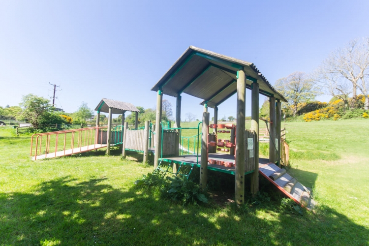 Hendy Tyddyn Mon grounds