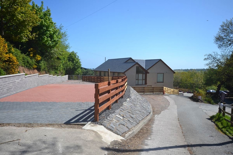 Hendy Tyddyn Mon Parking