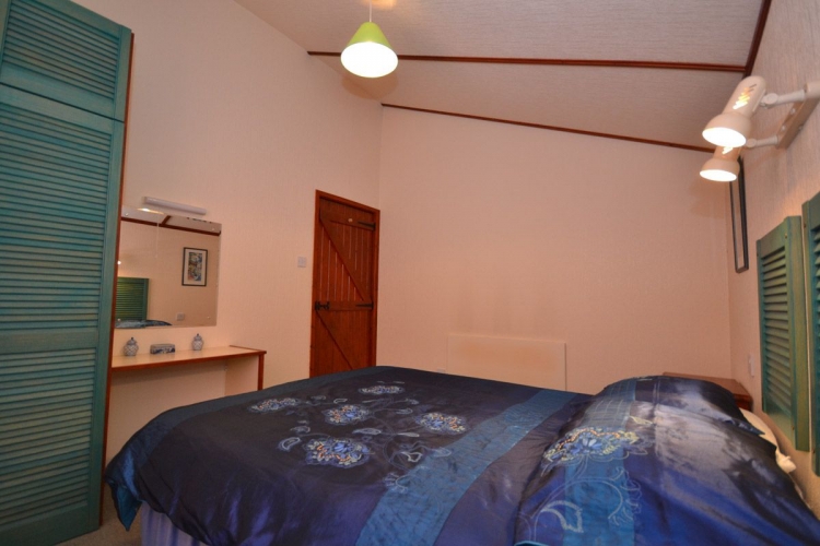 Coastal Holidays Bedroom Dinmor