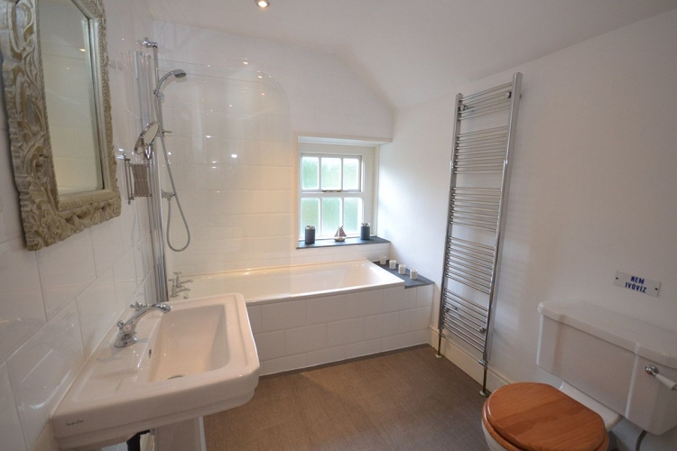 Guillemot Bathroom