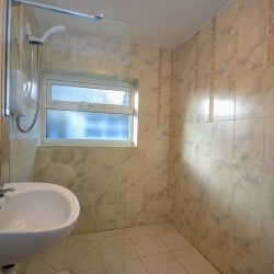 The Moorings Bathroom