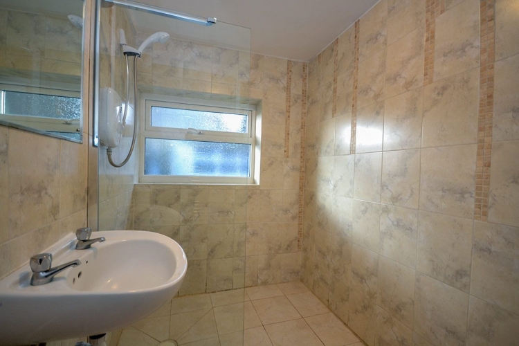 The Moorings Bathroom