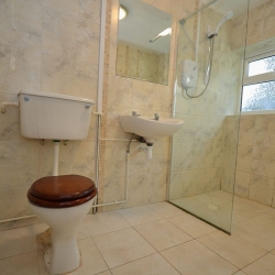 The Moorings Bathroom