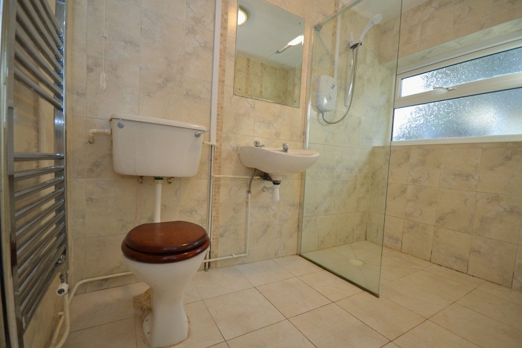 The Moorings Bathroom