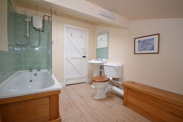 Fort Belan Bathroom