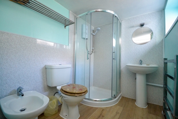 Ger Y Bae Bathroom