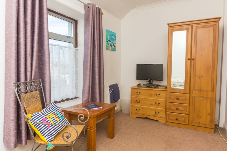 Ger Y Bae Bedroom
