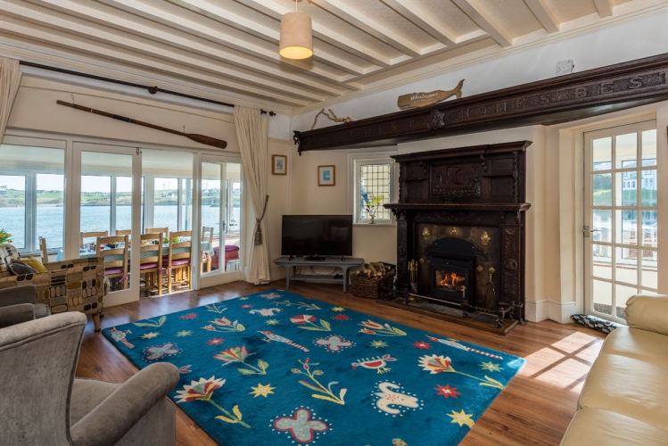 The Moorings Lounge